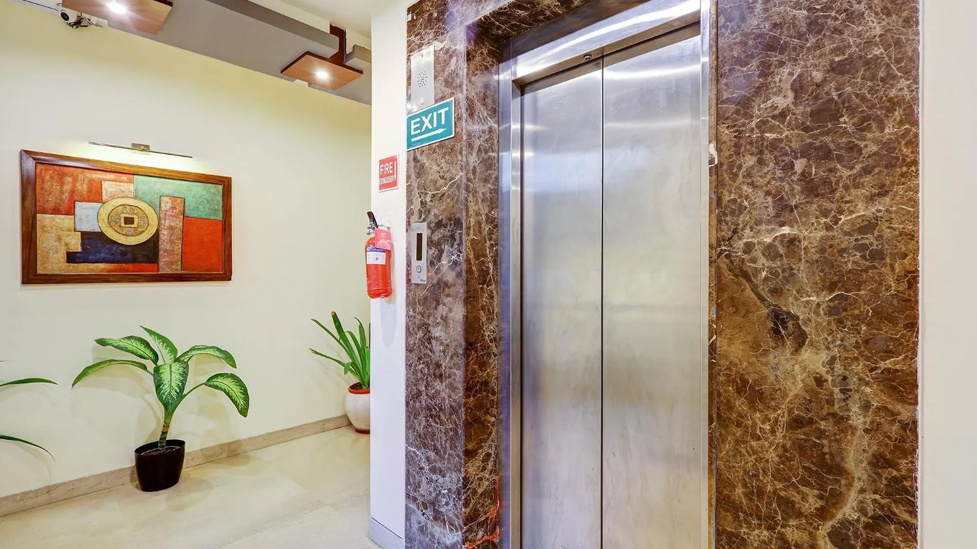*** Hotel Fabhotel B Stays India