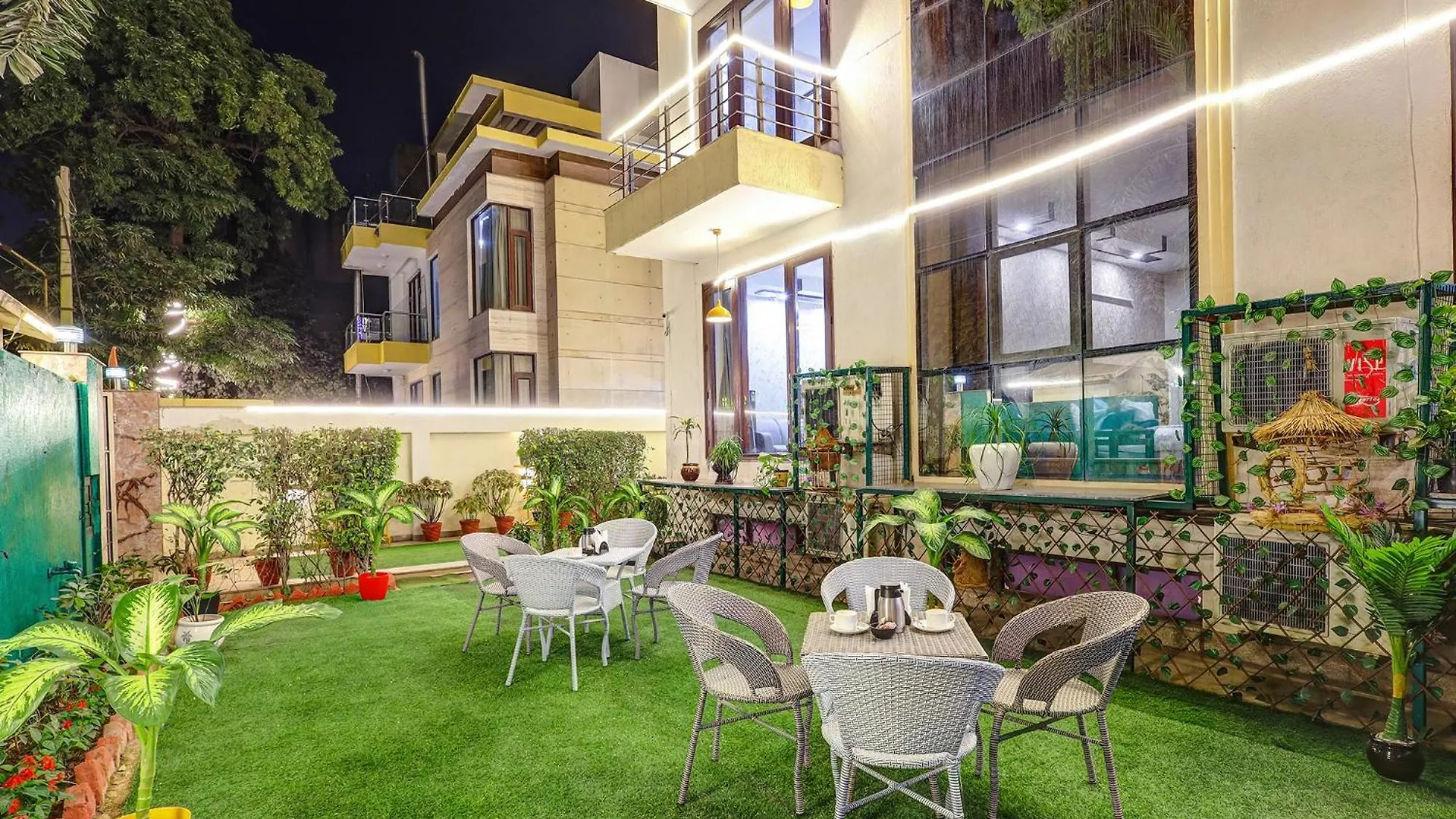 Hotel Fabhotel B Stays