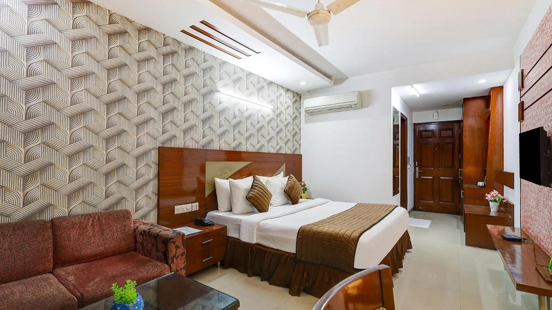 Fabhotel B Stays