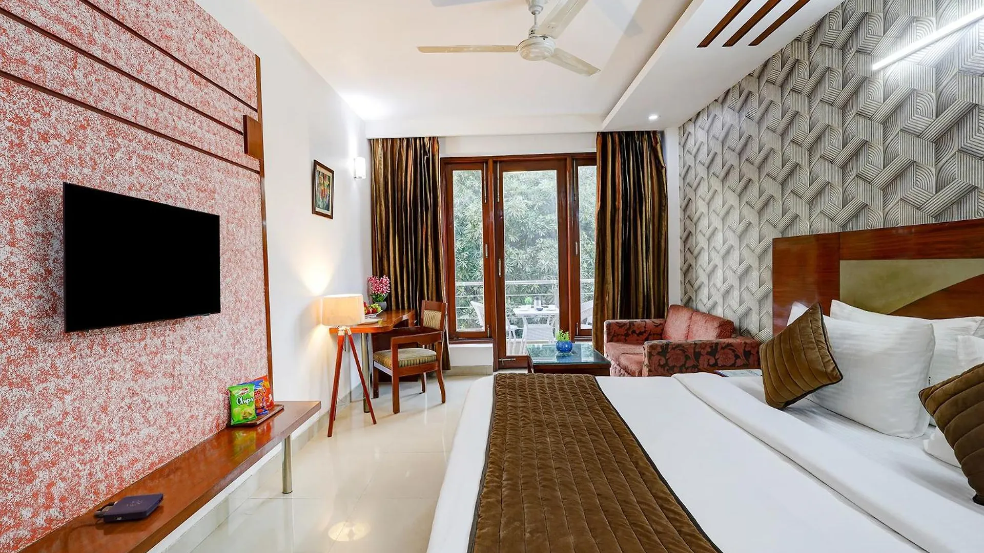 Fabhotel B Stays