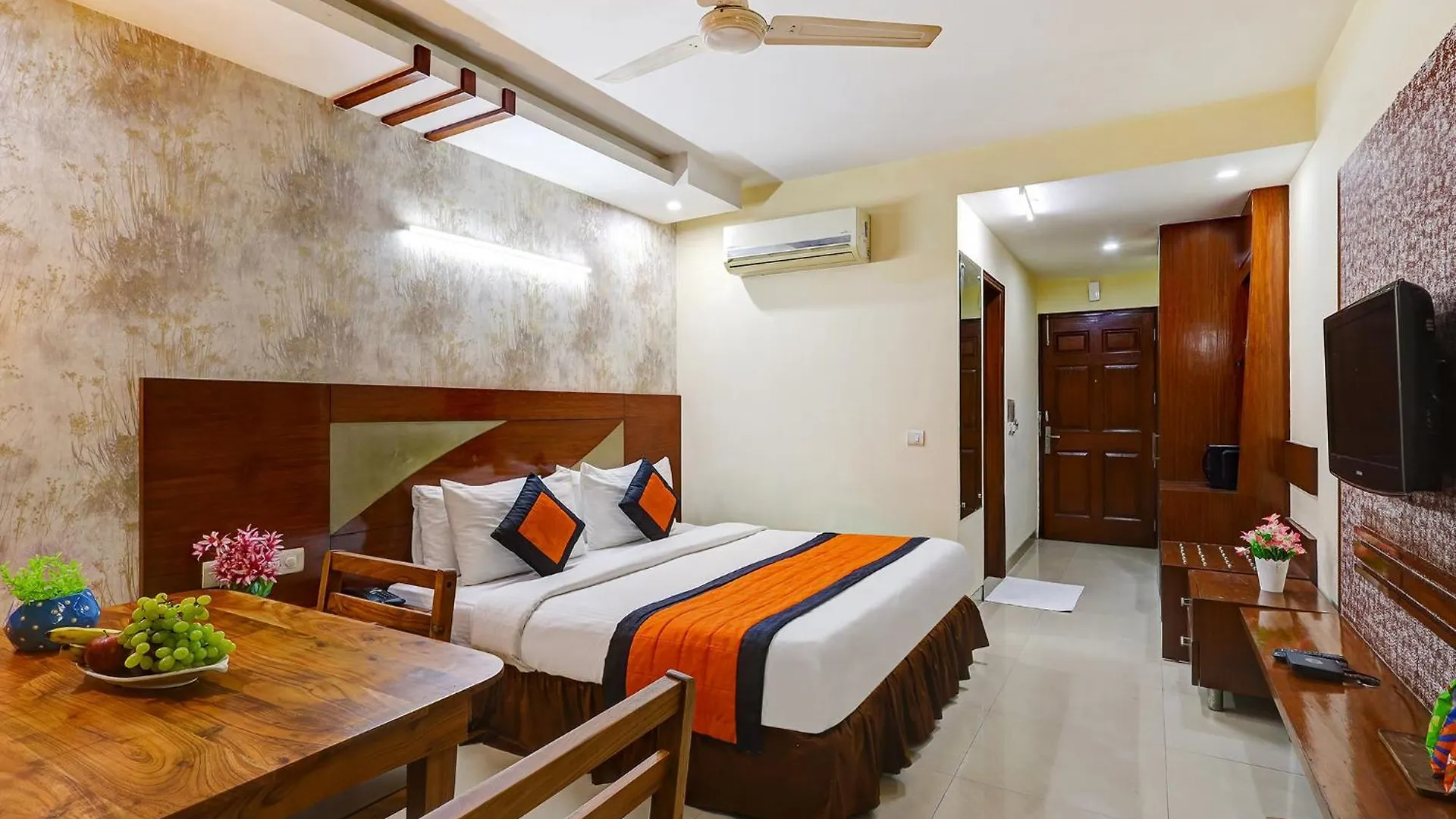 Fabhotel B Stays
