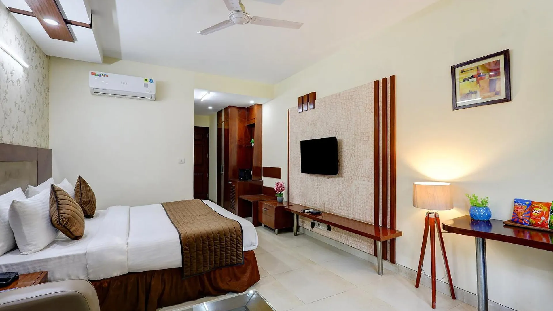 *** Hotel Fabhotel B Stays India